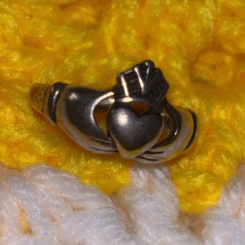 Ring - Picture 2 of 7